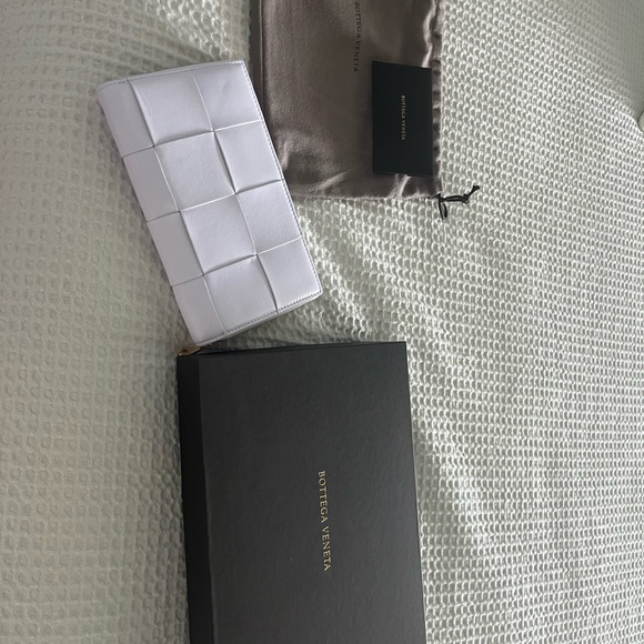 Bottega Venetia Quilted Wallet - Picture 4 of 4